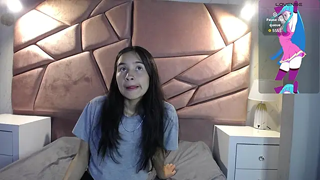 bunnywhite21 online show from November 19, 2025, 4:51 pm