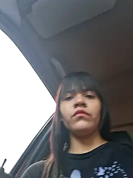 Skinny Wet online show from November 18, 2025, 1:04 pm