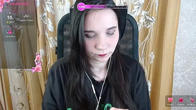 KateForYou online show from December 5, 2025, 9:51 am