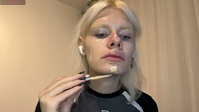 MollyChloe online show from November 20, 2025, 6:18 pm