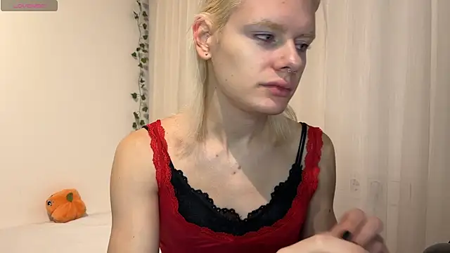 MollyChloe online show from November 28, 2025, 6:10 pm