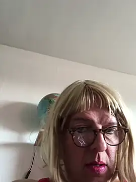 simone xdressing online show from March 15, 2025, 2:23 pm