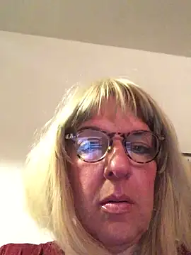simone xdressing online show from May 14, 2026, 12:06 am