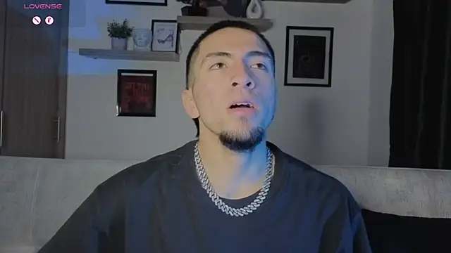 Snapshot of AresMassimoX chatting on November 23, 2025, 5:07 am AresMassimoX online show from November 23, 2025, 5:07 am