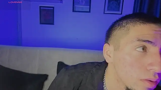 Snapshot of AresMassimoX chatting on November 28, 2025, 3:31 am AresMassimoX online show from November 28, 2025, 3:31 am