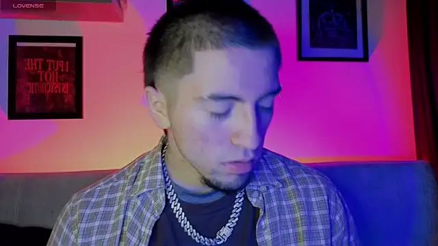 Snapshot of AresMassimoX chatting on December 5, 2025, 1:36 am AresMassimoX online show from December 5, 2025, 1:36 am