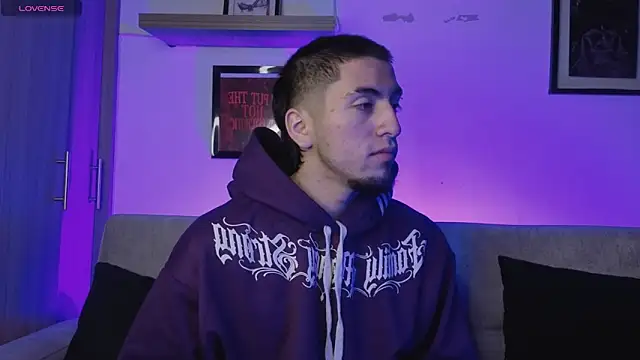 Snapshot of AresMassimoX chatting on January 14, 2026, 4:23 pm AresMassimoX online show from January 14, 2026, 4:23 pm