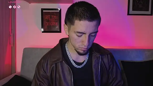 Snapshot of AresMassimoX chatting on January 16, 2026, 3:38 pm AresMassimoX online show from January 16, 2026, 3:38 pm