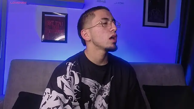 Snapshot of AresMassimoX chatting on February 10, 2026, 6:01 pm AresMassimoX online show from February 10, 2026, 6:01 pm