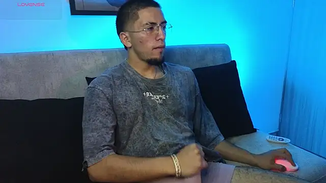 Snapshot of AresMassimoX chatting on March 3, 2026, 3:18 pm AresMassimoX online show from March 3, 2026, 3:18 pm