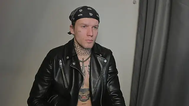 Huntall77 online show from November 17, 2025, 4:35 pm