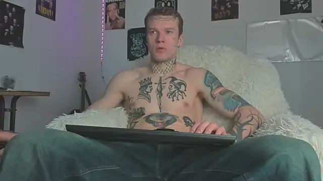 Huntall77 online show from April 8, 2026, 4:45 am