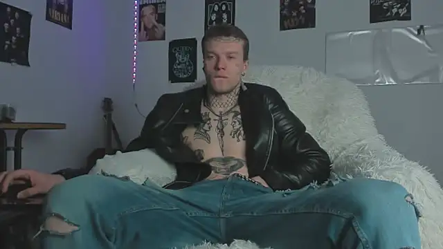 Huntall77 online show from April 12, 2026, 6:18 am