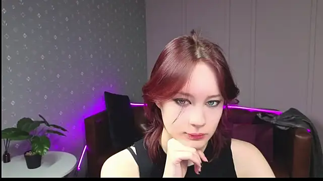 Snapshot of Annie_Way chatting on December 19, 2025, 8:21 am Annie Way online show from December 19, 2025, 8:21 am