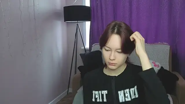 Snapshot of Annie_Way chatting on February 26, 2026, 4:44 am Annie Way online show from February 26, 2026, 4:44 am