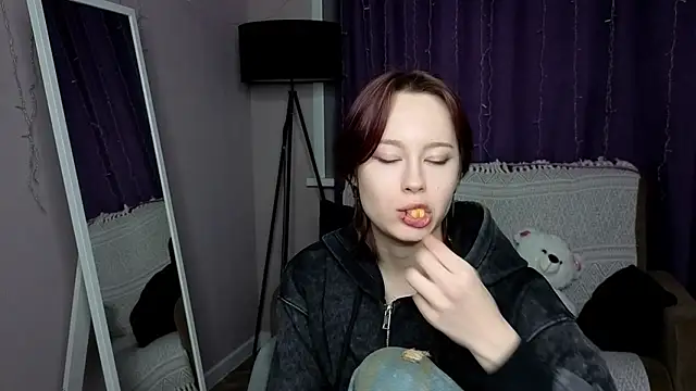 Snapshot of Annie_Way chatting on February 27, 2026, 2:28 pm Annie Way online show from February 27, 2026, 2:28 pm