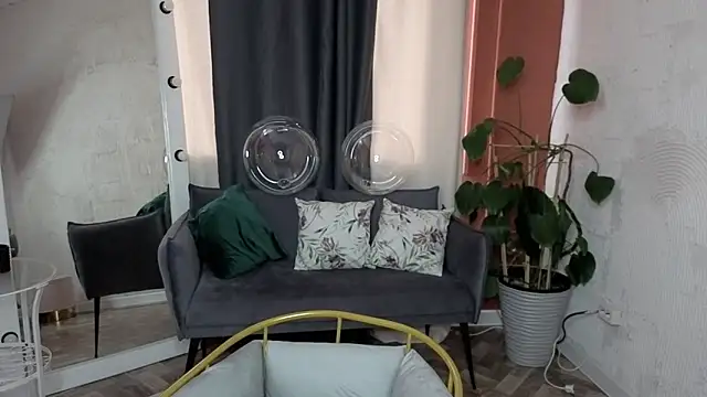 Snapshot of Annie_Way chatting on March 13, 2026, 4:30 am Annie Way online show from March 13, 2026, 4:30 am