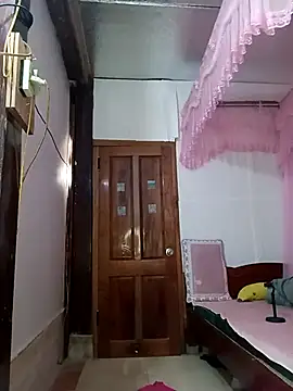 Feeling-hot online show from March 4, 2026, 1:44 am