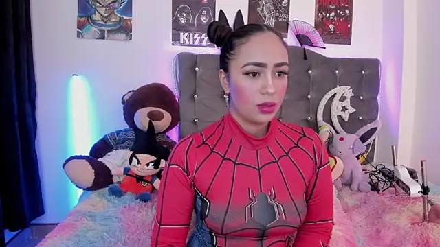 lunabritton1 online show from December 18, 2025, 4:18 am