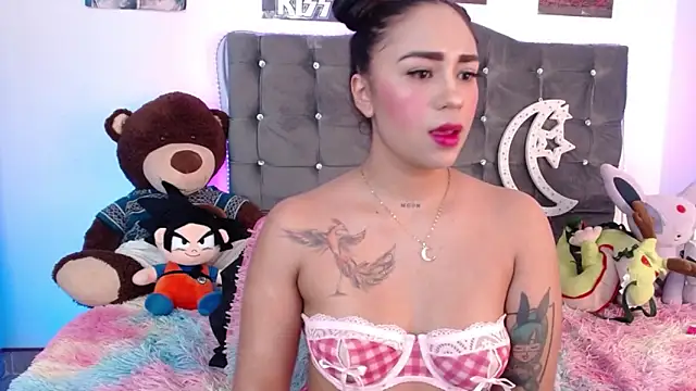 lunabritton1 online show from April 9, 2026, 2:22 am