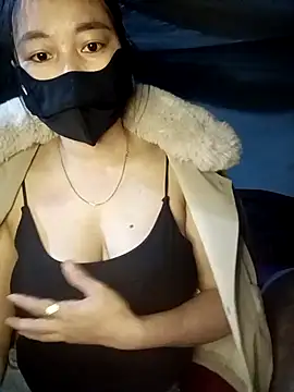 thuy-kieu online show from December 2, 2025, 1:11 am