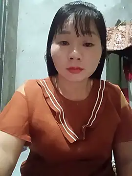 vangkt-cute online show from May 13, 2026, 7:33 pm