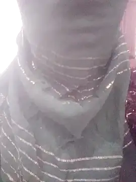 riyahot011 online show from November 12, 2025, 4:46 am