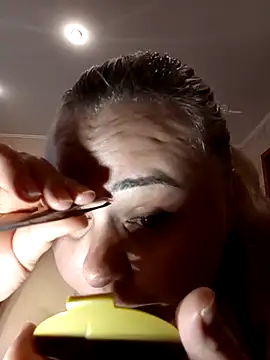 Moumy girl online show from December 3, 2025, 10:02 am