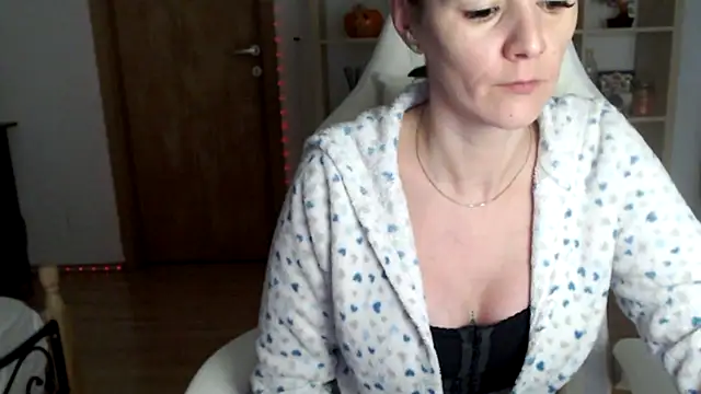 MissyDior8 online show from January 6, 2026, 6:39 am