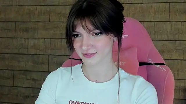 Snapshot of SophiaProve chatting on May 3, 2026, 4:57 pm SophiaProve online show from May 3, 2026, 4:57 pm