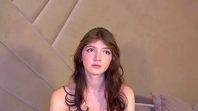 Snapshot of SophiaProve chatting on June 5, 2026, 4:24 pm SophiaProve online show from June 5, 2026, 4:24 pm