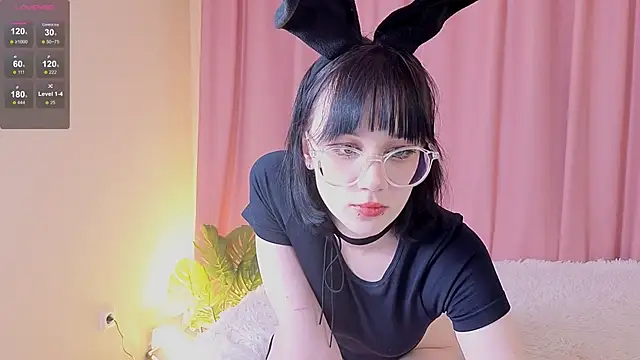 Iwanturcarrot  online show from November 22, 2025, 12:15 pm