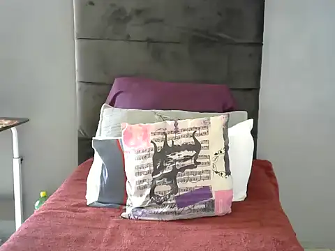 WILD KITTYxXxX online show from November 12, 2025, 8:59 am