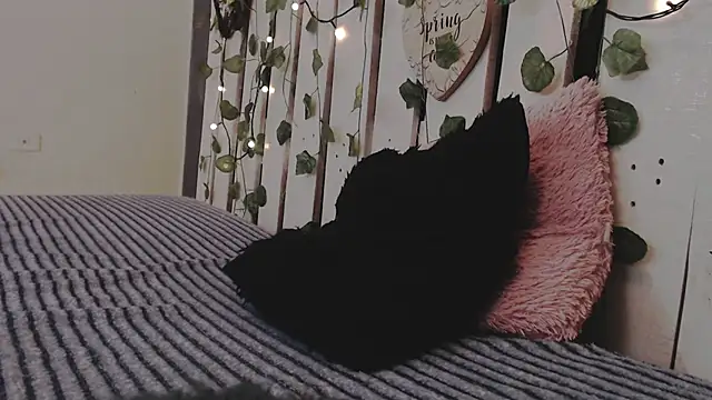 DUVAN MONTES online show from November 18, 2025, 2:54 pm