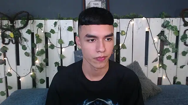 DUVAN MONTES online show from December 2, 2025, 7:53 pm