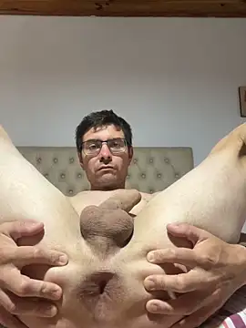 JuanchiSxL online show from November 24, 2025, 7:57 pm