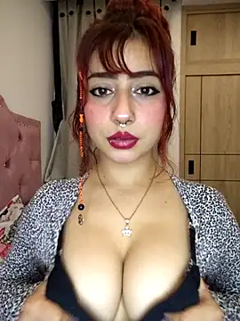 Snapshot of Sarah_Lark- chatting on December 4, 2025, 1:15 am Sarah Lark- online show from December 4, 2025, 1:15 am