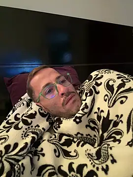Lucasjandre online show from April 7, 2026, 9:54 am
