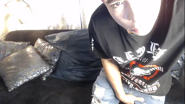 Aaron foxx1 online show from November 18, 2025, 12:42 pm