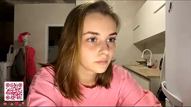 GeralynChiszar online show from November 22, 2025, 8:08 pm