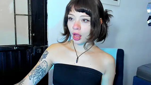 Anny-Bunny  online show from November 17, 2025, 11:10 pm