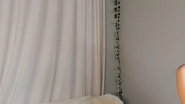 AngilaWineberg online show from December 3, 2025, 7:05 am