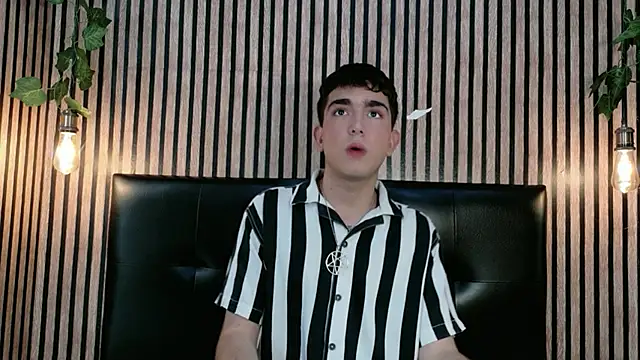 Cyrus Wlaker online show from November 17, 2025, 7:08 pm