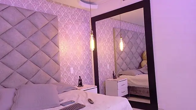 Ciara Lawrence online show from November 17, 2025, 8:03 pm