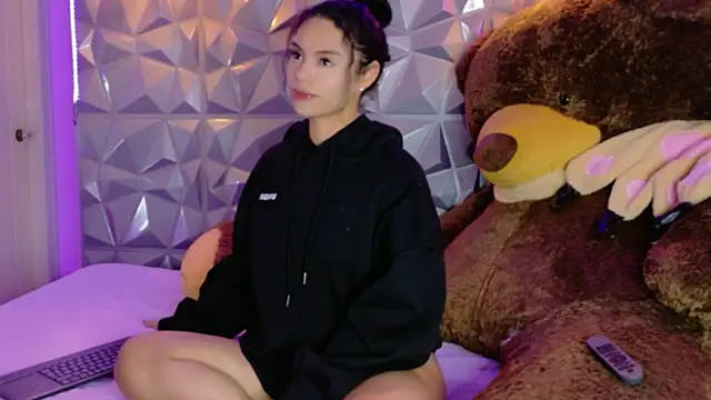 Ciara Lawrence online show from December 3, 2025, 12:03 pm