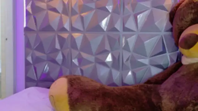 Ciara Lawrence online show from December 5, 2025, 11:41 am