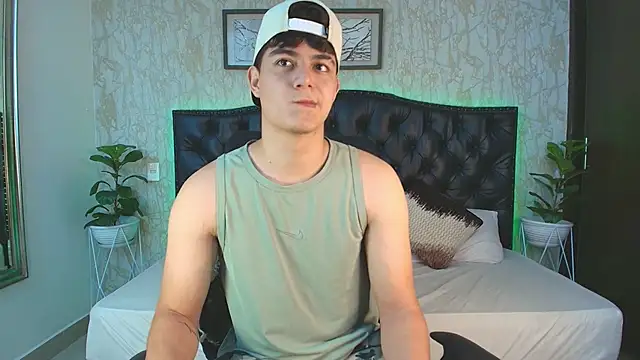 MaxxiCruzz online show from November 20, 2025, 3:50 am