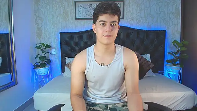 MaxxiCruzz online show from December 3, 2025, 4:20 am