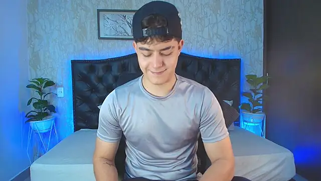 MaxxiCruzz online show from December 4, 2025, 4:11 am