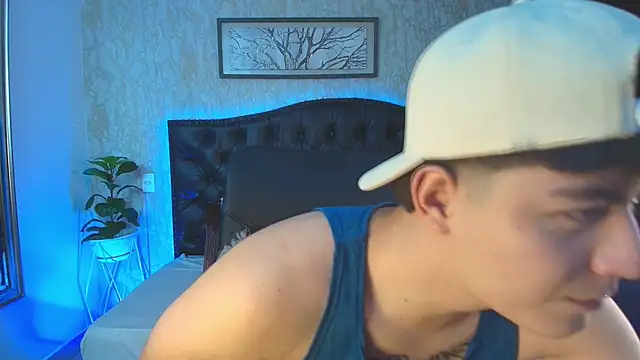 MaxxiCruzz online show from December 5, 2025, 4:21 am